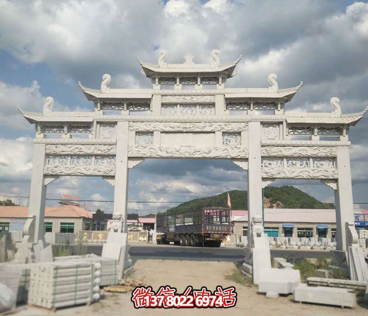 村莊道路街邊三門(mén)五樓大理石牌坊石雕