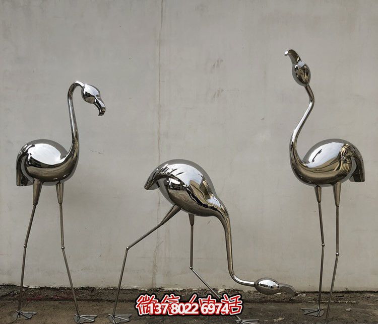 三只不銹鋼鏡面火烈鳥(niǎo)雕塑