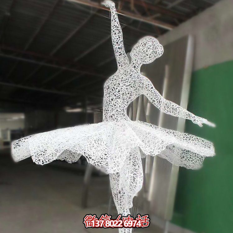 酒店會所裝飾不銹鋼網(wǎng)格抽象跳舞女孩小品雕塑水池?cái)[件