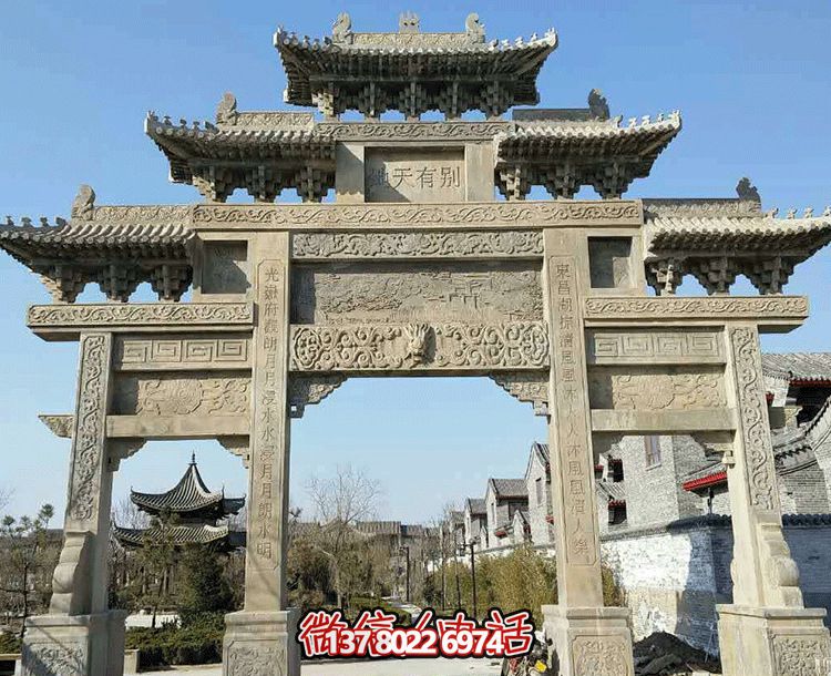 園林景區(qū)擺放黃崗巖三門五樓斗拱石雕牌樓 園林景區(qū)擺放黃崗巖三門五樓斗拱石雕牌樓