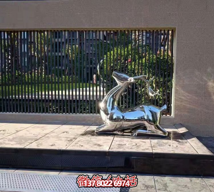 抬頭跪地鹿雕塑，地產售樓部鏡面不銹鋼鹿動物擺件