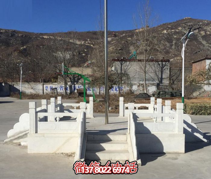 學(xué)院擺放漢白玉升旗臺(tái)石雕