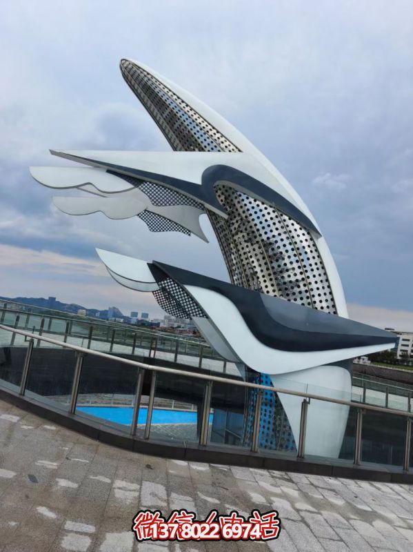 抽象不銹鋼鏤空鯨魚(yú)雕塑 抽象不銹鋼鏤空鯨魚(yú)雕塑